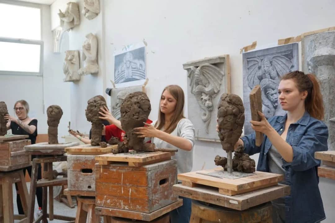 Rzeźbienie w lipie: miękkie złoto dla początkujących i ekspertów