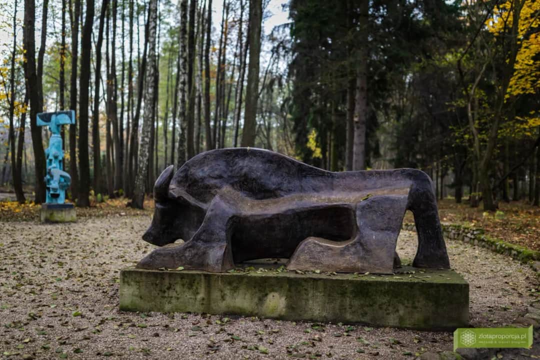 Ogród Rzeźb Soriano w Owczarni: Twój przewodnik po niezwykłej galerii