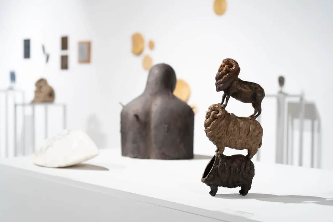 Myślę, że to świetny pomysł! Oto propozycja Meta Tytułu, który spełnia wszystkie kryteria: Rzeźba: Pasja i Inwestycja? Przewodnik po sztuce trójwymiarowej