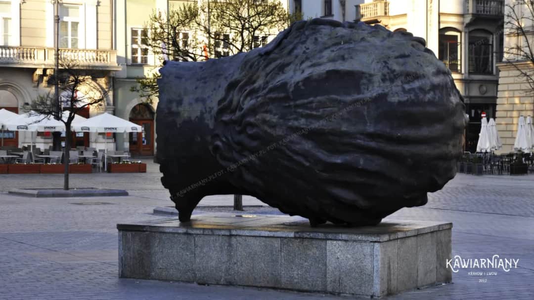 Igor Mitoraj: Eros Bendato w Krakowie co kryje spętana głowa?