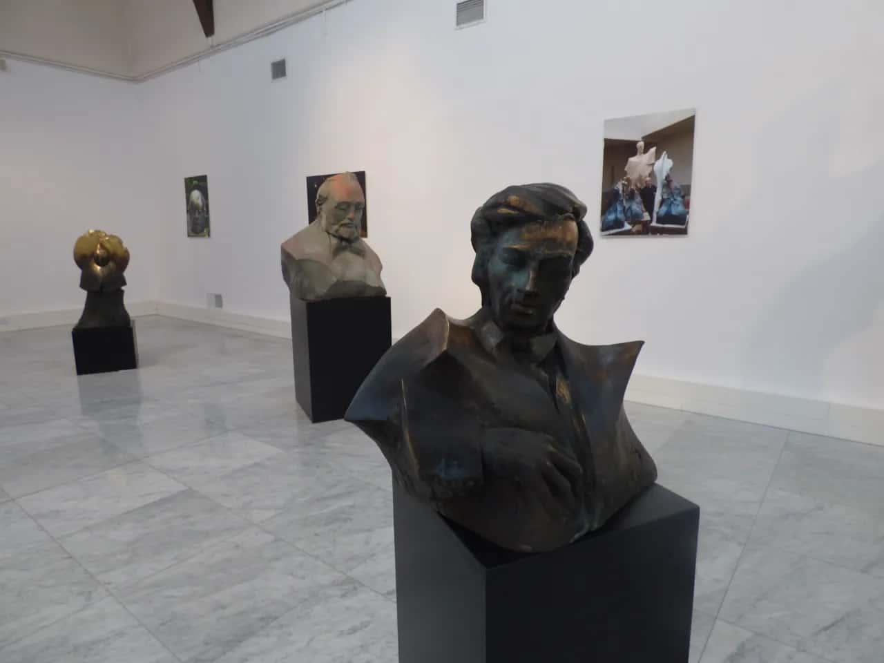 Adam Myjak: Rzeźby, styl, dzieła odkryj mistrza ekspresji!