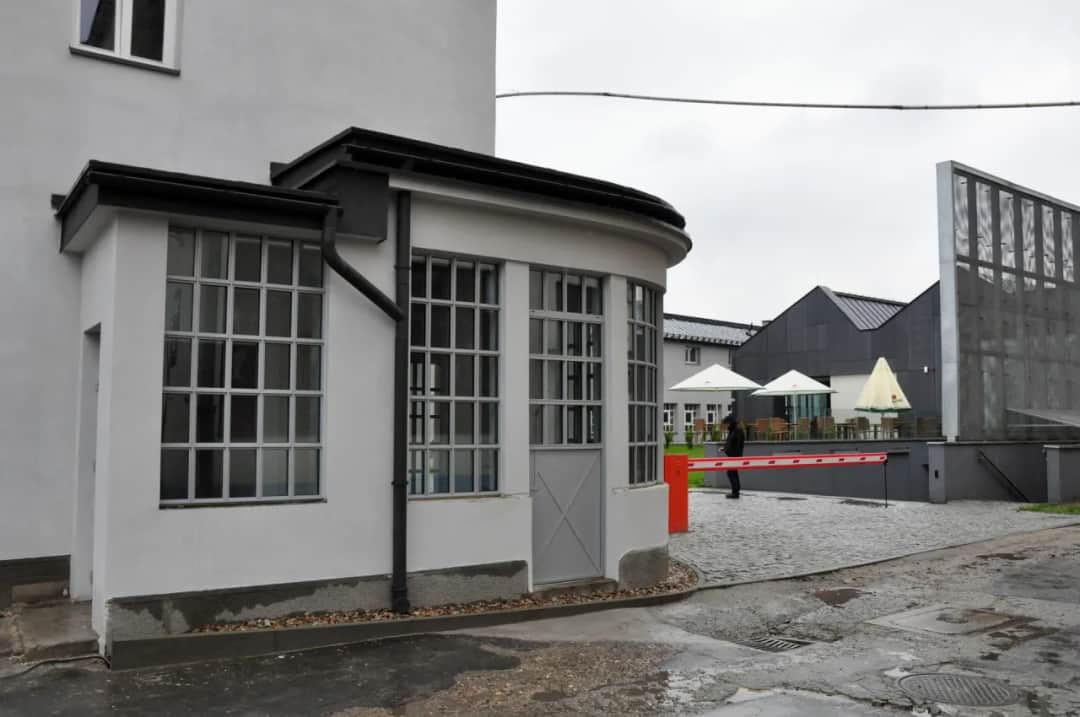 MOCAK Kraków: przewodnik po sztuce i Fabryce Schindlera warto?