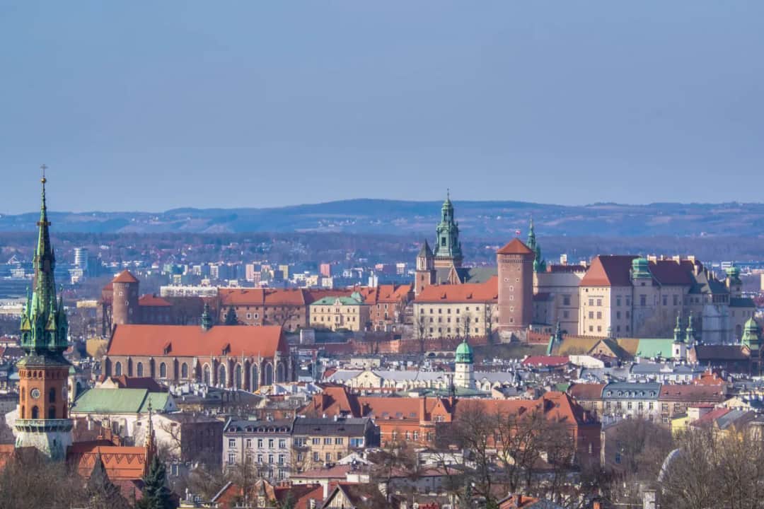 MOCAK Kraków: Jak zaplanować wizytę? Bilety, wystawy, dojazd.